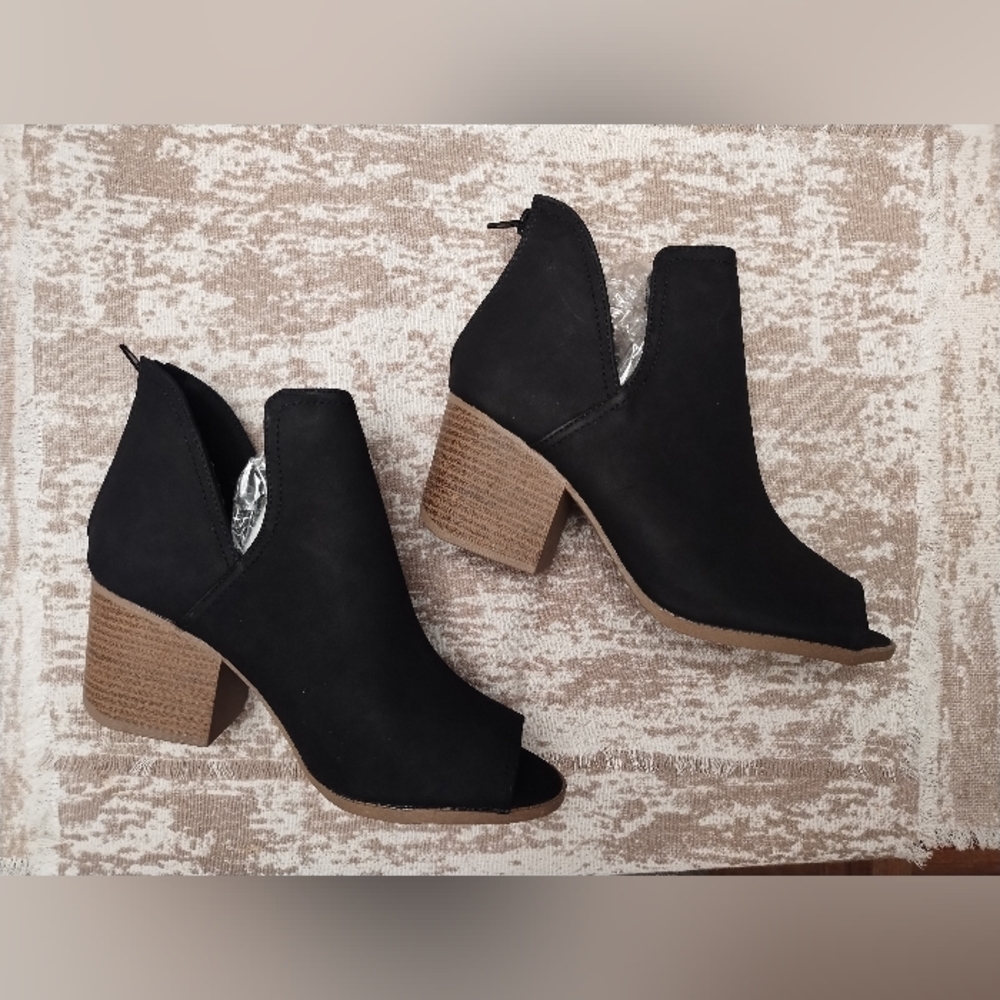 Black Qupid Block Heels